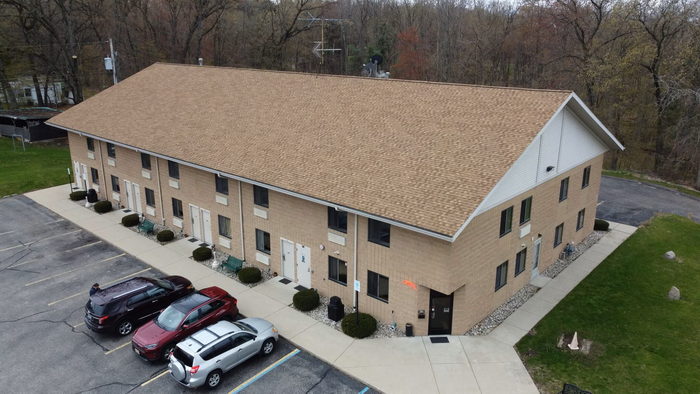 Oakridge Motel (Cronks) - Real Estate Photos (newer photo)